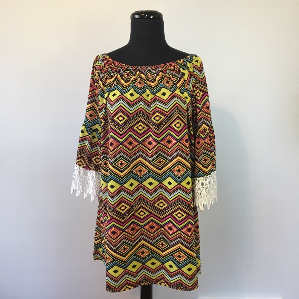 Win Win Hippie Print Half Sleeve Lace Tunic, L/XL
